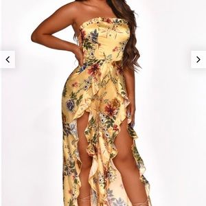 Strapless jumpsuit with slit legs size small! floral style perfect for spring.